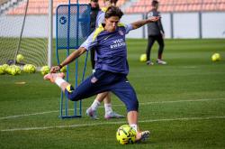 爱游戏客户端法兰克福迎足总杯关键赛，冲刺阶段单刀错失，目标明确，控场能力受关注的简单介绍